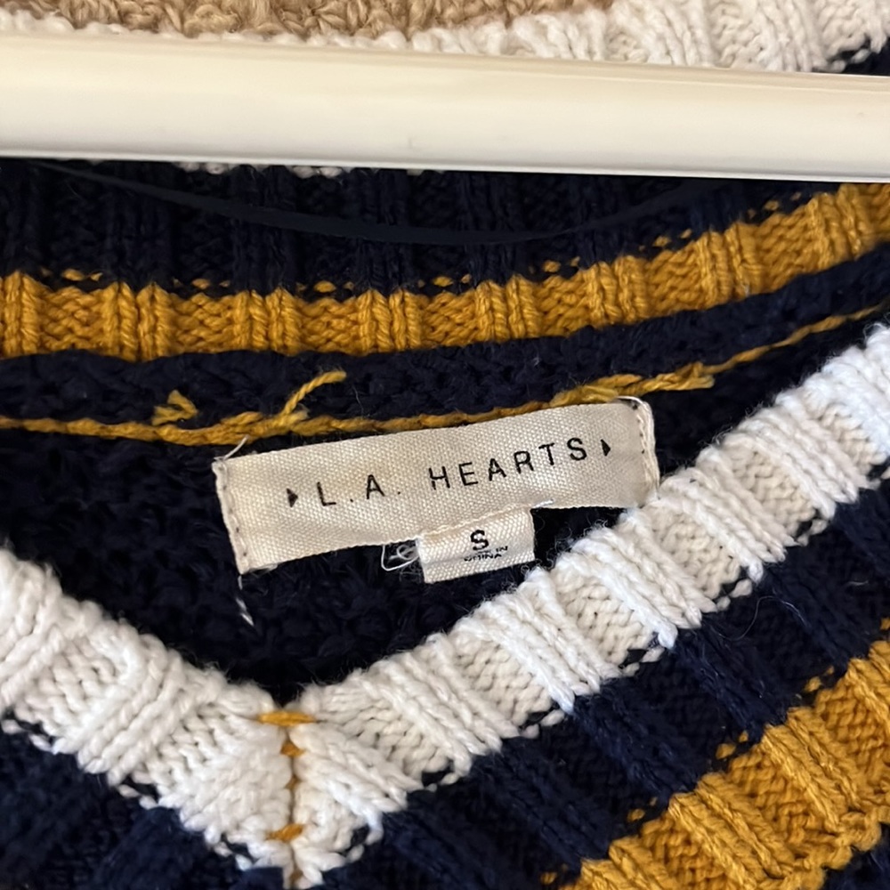 Flattering knit sweater - Picture 3 of 3